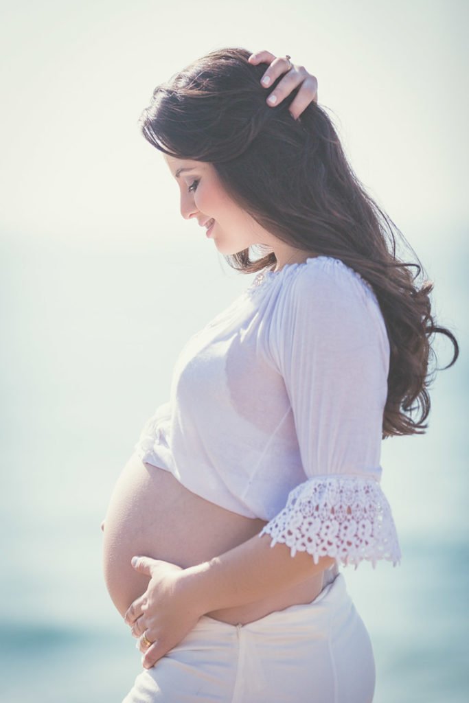 Ensaio de gestante realizado em Grumari pelo fotógrafo de família RJ Edu Nogueira